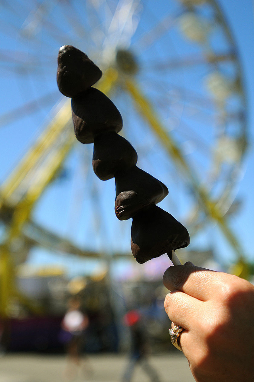 Chocolate-dipped strawberries on a stick, 2008